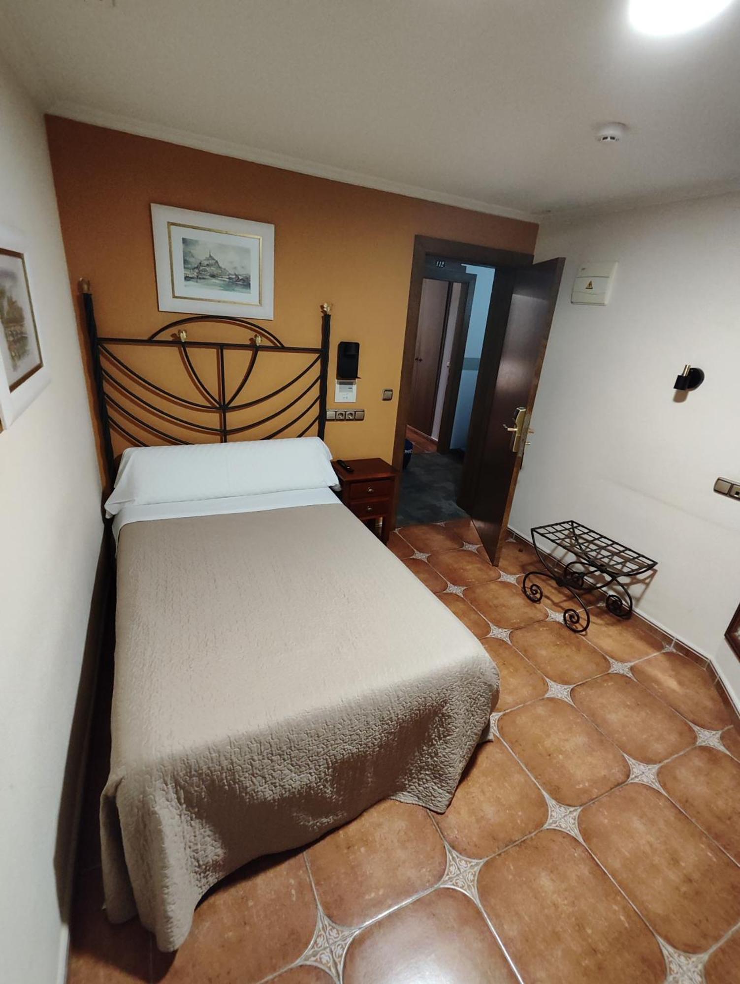 Hostal La Posada Torrellano Bagian luar foto